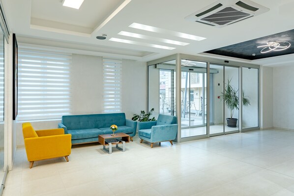Lobby lounge