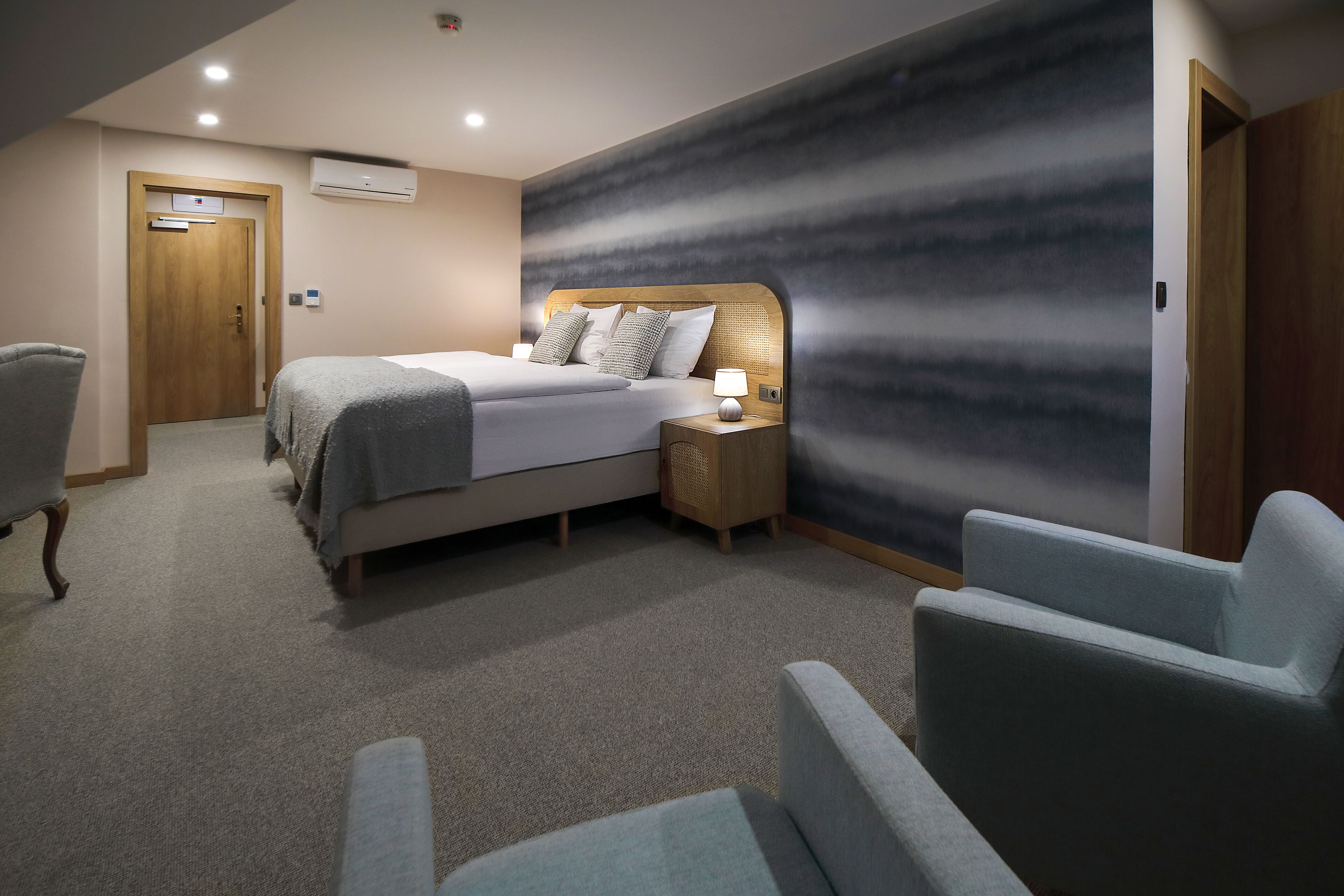 standard double room | premium bedding, select comfort beds, minibar, in-room safe