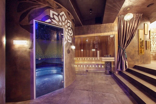 Sauna, hot tub, steam room, hot stone massages, deep-tissue massages