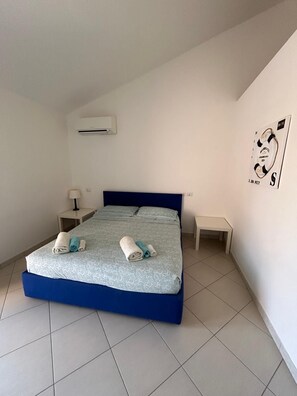2 Schlafzimmer, Bügeleisen/Bügelbrett, Reisekinderbett, Bettwäsche