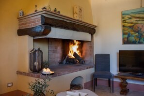 Interior - Villa in Chianti with private pool, walking to a restaurant Electric car charger (Ortimino)