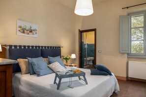 7 bedrooms, in-room safe, iron/ironing board, travel cot - Villa in Chianti with private pool, walking to a restaurant Electric car charger (Ortimino)