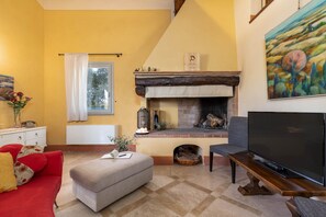 Smart TV, fireplace, ping pong - Villa in Chianti with private pool, walking to a restaurant Electric car charger (Ortimino)