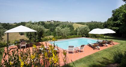 Villa in Chianti with private pool, walking to a restaurant Electric car charger
