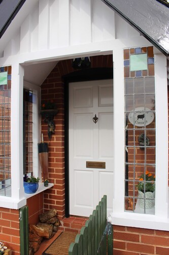 Delightful Detached Cottage close to Exeter, Dartmoor and the coast.