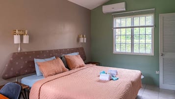 Bureau, espace de travail pour ordinateur portable