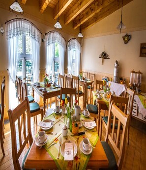 Desayuno bufé gratuito y diario