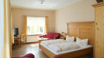 Ropa de cama hipoalergénica y tabla de planchar con plancha