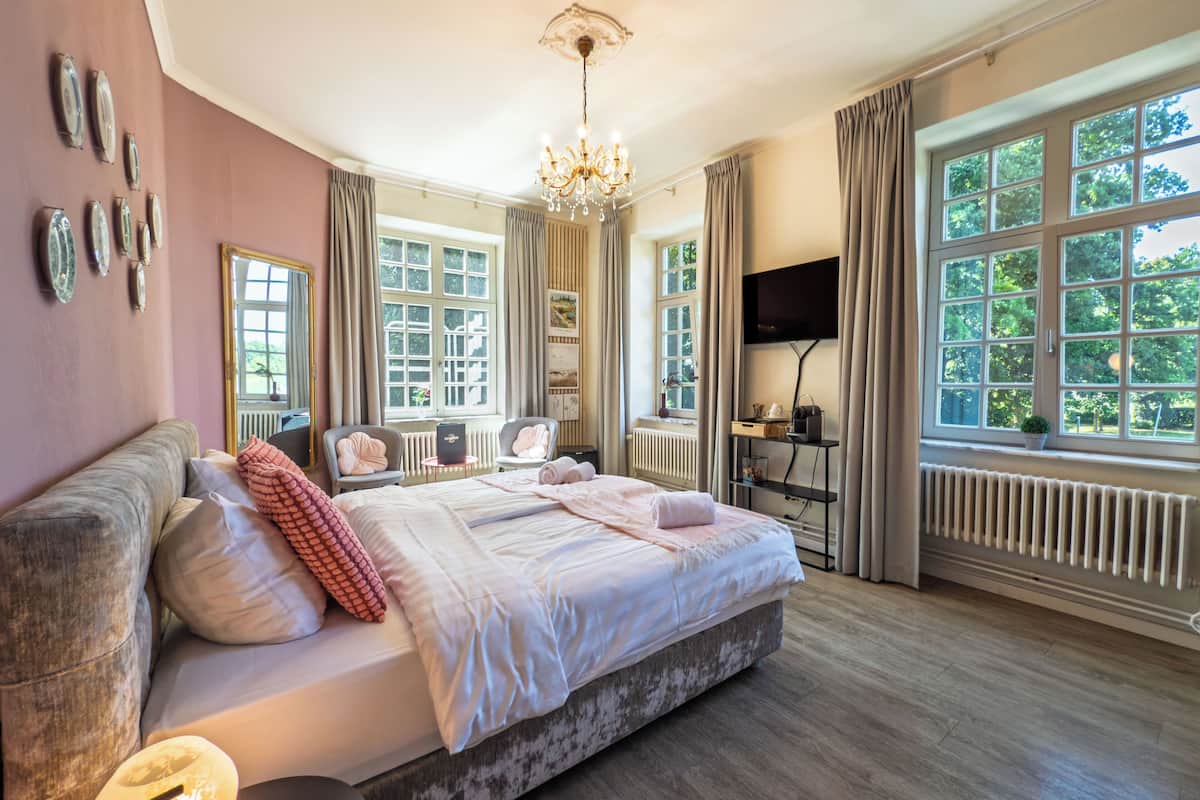 premium room | premium bedding, down duvets, minibar, individually decorated