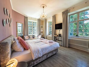 Habitación Premium | Ropa de cama de alta calidad, edredones de plumas, minibar