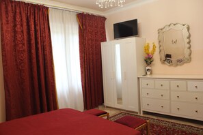 Chambre Triple, salle de bains privée (External)