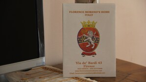 Une brochure intitulée « La maison italienne de Florence Moreno », contenant les coordonnées et les armoiries.