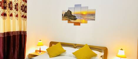 Familjelägenhet - 4 sovrum - kök - utsikt mot staden | 3 sovrum, sängtillbehör av högsta kvalitet och memory foam-madrasser