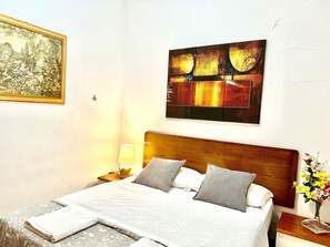 Family Apartment, 4 Bedrooms, Kitchen, City View | 3 bedrooms, premium bedding, memory foam beds, in-room safe - Colosseum luxury room (Rome)