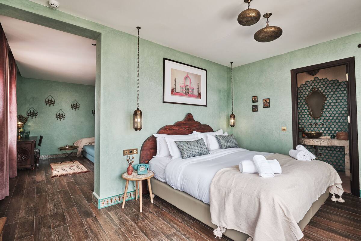 JAIPUR SUITE | Premium bedding, pillowtop beds, minibar, blackout drapes
