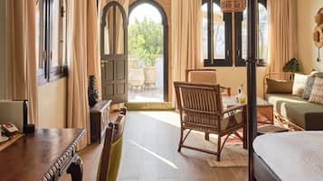 BOGOTA SUITE | Premium bedding, pillowtop beds, minibar, individually decorated