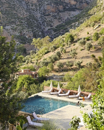 室外游泳池,日光浴躺椅