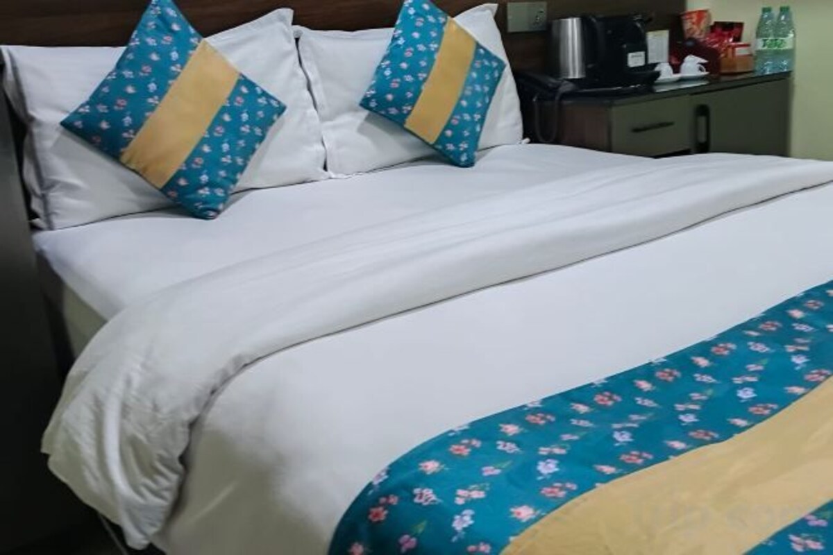 Minibar, iron/ironing board (on request), free WiFi, bed sheets