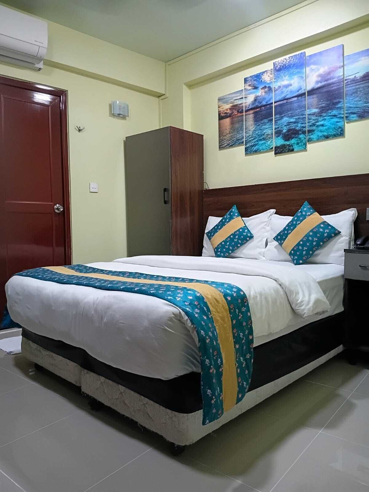 Deluxe Room | Minibar, iron/ironing board, free WiFi, bed sheets