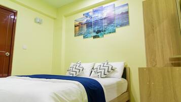 Minibar, tabla de planchar con plancha, wifi gratis y ropa de cama