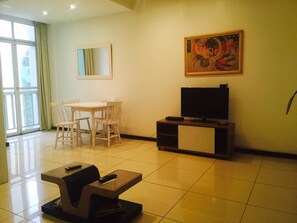 Apartamento, 2 camas de casal | Área de estar | TV de tela plana