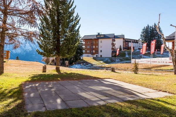 Ciel, Plante, Propriété, Bâtiment, Surface De La Route, Asphalte, Arbre, Architecture, Lot Terre, Herbe