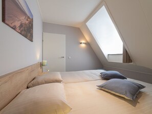 4 bedrooms, travel cot, free WiFi, bed sheets