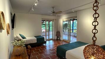 Habitación triple Deluxe | Wifi gratis y ropa de cama