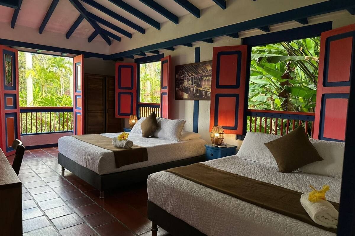 traditional quadruple room | free wifi, bed sheets