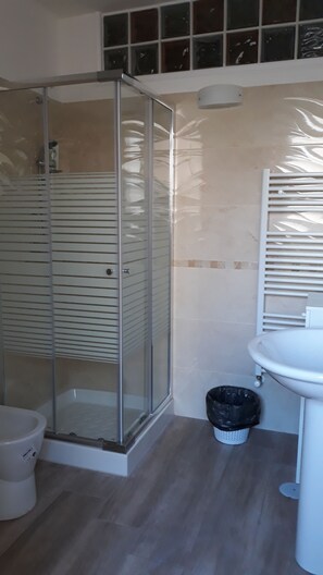 Bathroom shower - Affittacamere B&B Alba Ionica (Taranto)