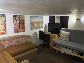 Una Smart TV, una chimenea