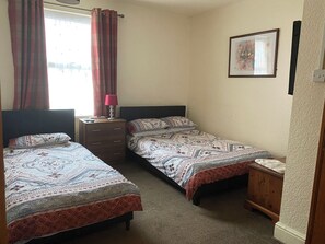 2 bedrooms, desk, iron/ironing board, WiFi