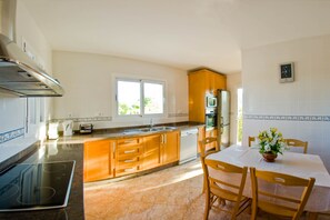 Frigorifero, microonde, forno, lavastoviglie