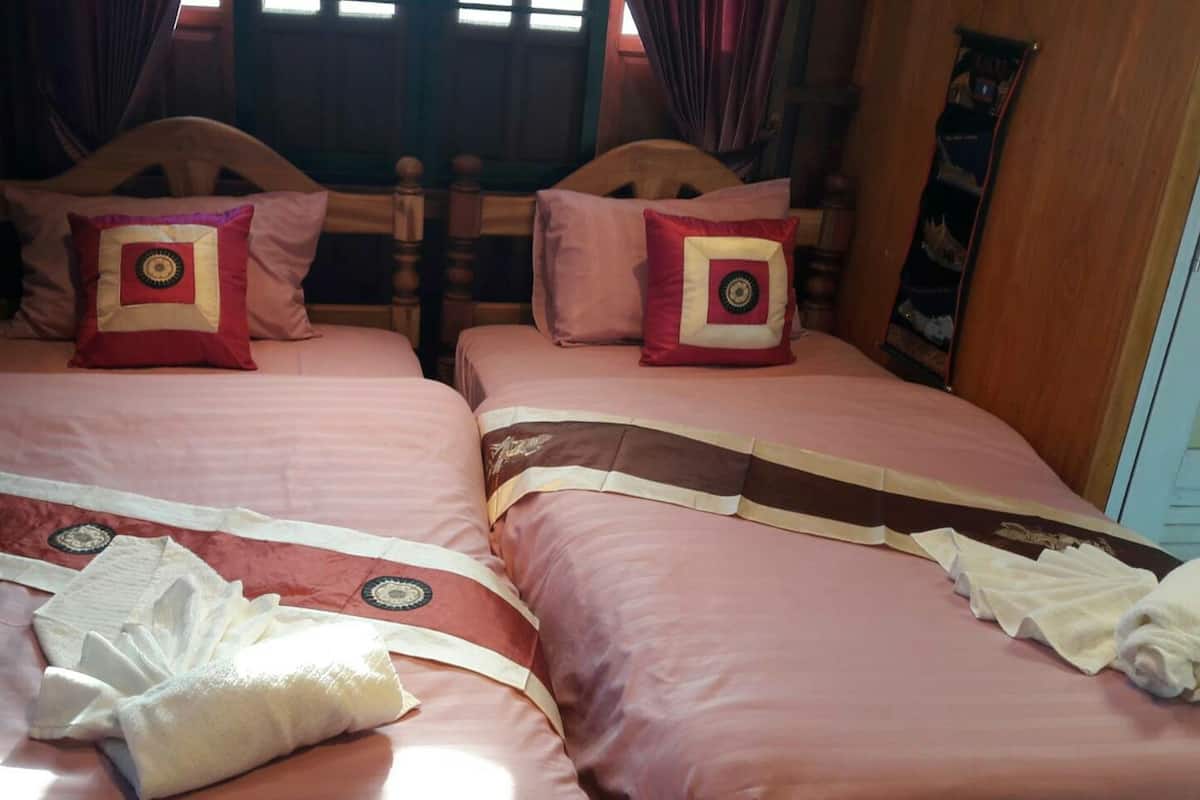 4 habitaciones, minibar, decoración personalizada y escritorio