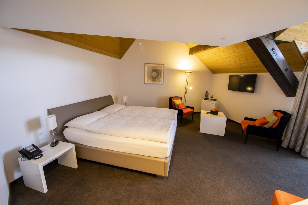 Junior Suite | 1 bedroom, hypo-allergenic bedding, down duvets, free minibar