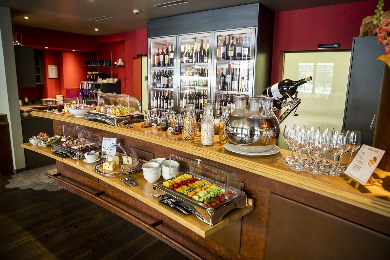 Tägliches Frühstücksbuffet (18 CHF pro Person)