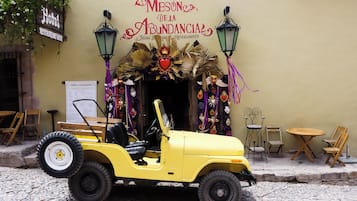 Vista frontal de la propiedad