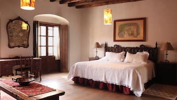 1 bedroom, individually decorated, individually furnished, bed sheets