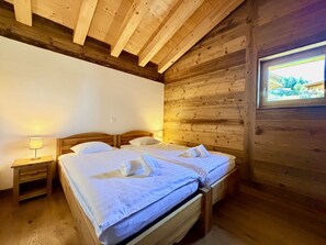 4 bedrooms, WiFi (free), bed sheets