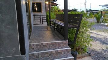 Standard Twin Room | Terrace/patio