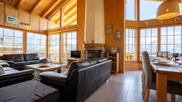 TV, fireplace, DVD player