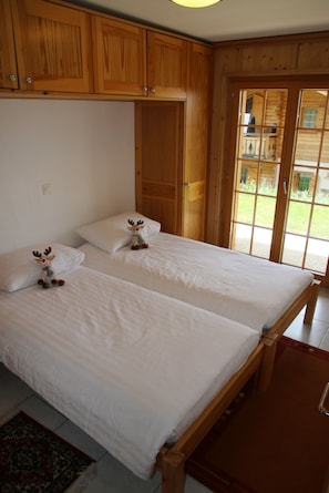 3 quartos, Wi-Fi de cortesia, roupa de cama