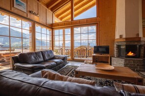TV, fireplace, DVD player