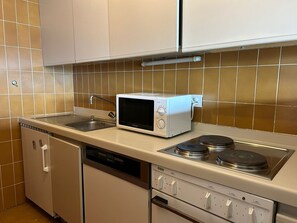 Frigorifero, microonde, forno, lavastoviglie
