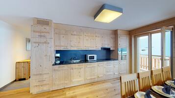 Kühlschrank, Mikrowelle, Ofen, Geschirrspüler