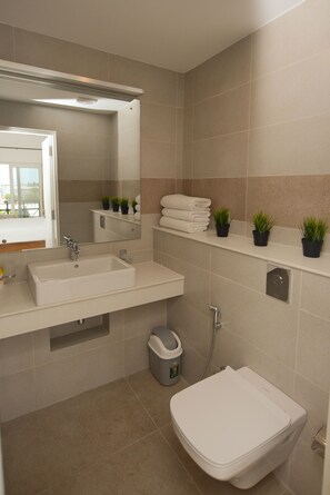 Bathroom - De Saram Residencies (Mount Lavinia)