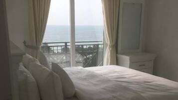 Apartment, 1 Bedroom, Sea View | 1 bedroom, individually decorated, individually furnished, desk