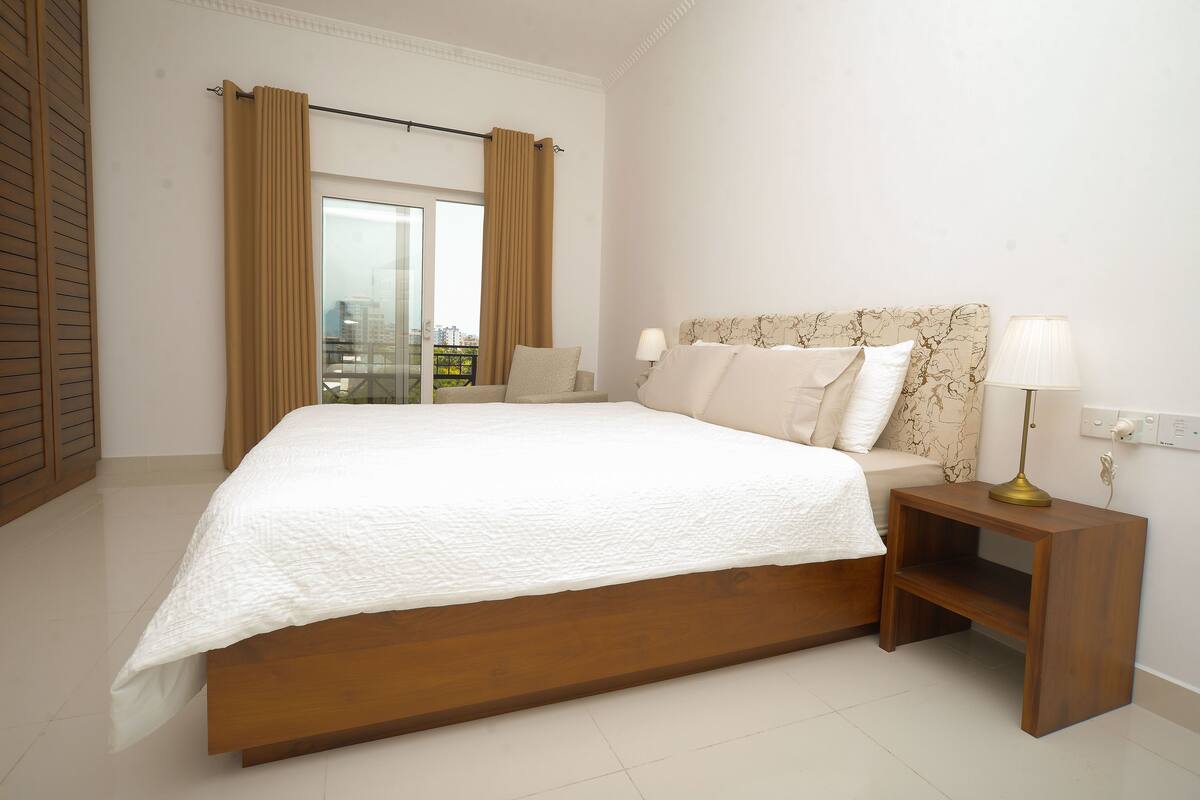 Desk, soundproofing, iron/ironing board, WiFi (free)