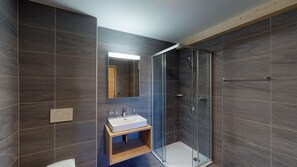 Baignoire, sèche-cheveux