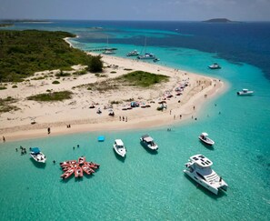 كراسي للتشمس، مناشف للشاطئ